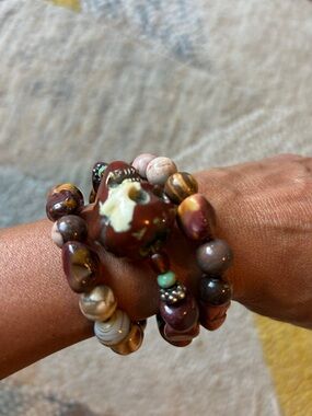 Mookaite jasper crystal beaded bracelet with skull 💀